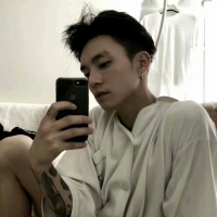  爱吃樱桃的草莓